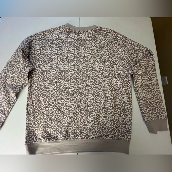 BUC-EE’S TAUPE/TAN ANIMAL PRINT SWEATSHIRT SIZE MEDIUM OVERSIZED UNISEX - Picture 3 of 10
